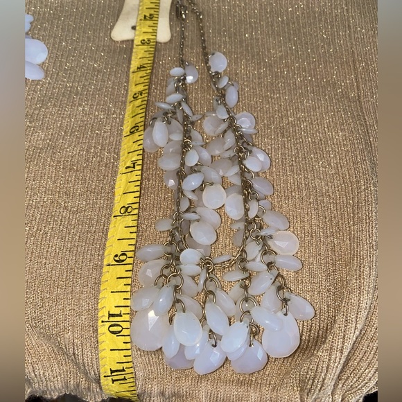 NATASHA NECKLACE AND BRACELET SET - WHITE W/GOLD CHAIN💖🤍💕 - Picture 4 of 4